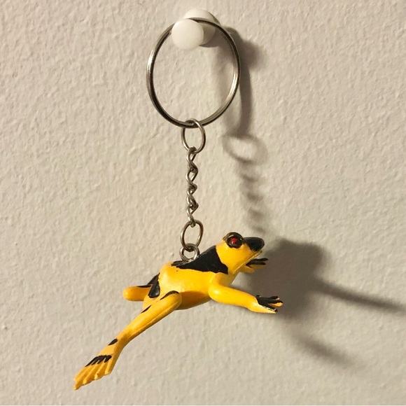 ❤️ Yellow Frog Toy Keychain - Picture 4 of 5